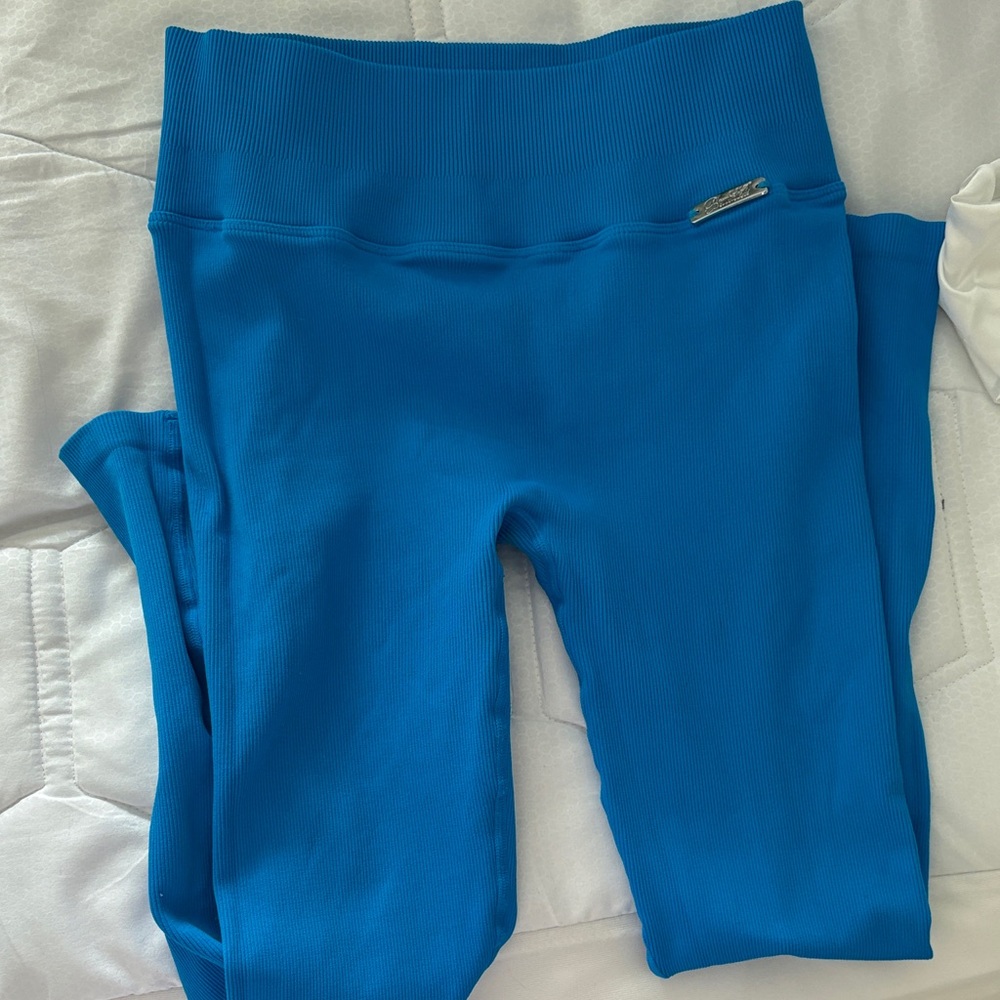 Bombshell Sportswear Seamless Set - Picture 3 of 3